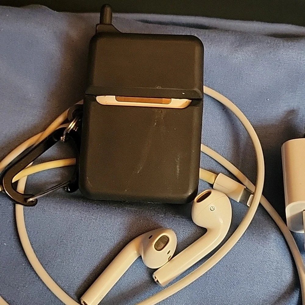 Wireless Earbuds with Charging Case and Accessories - White